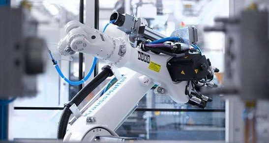 智能机器人与装备制造